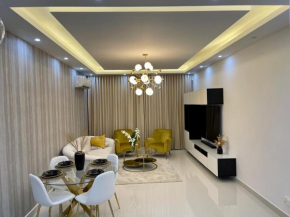 Luxurious 2 Bedroom Condo with Balcony & Pool